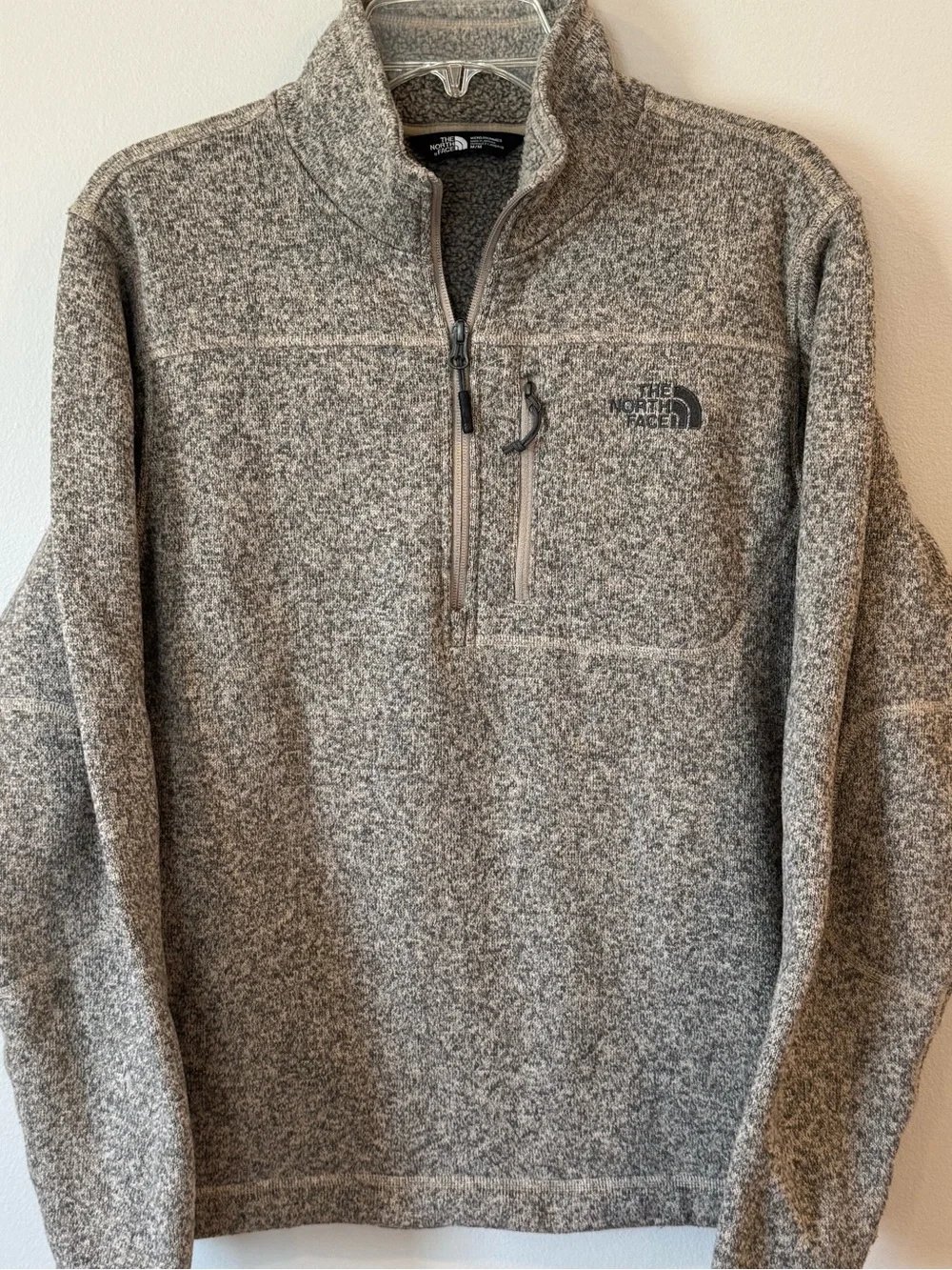 The North Face Men’s Medium Quarter Zip Fleece Pullover Sweater Beige Gray